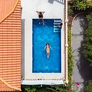 https://duque-nest-hostel.adeje-hotels.com